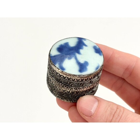 Japanense Handmade Blue Ceramic Floral Painted Oval Trinket | jewelry | Ring Box - Picture 13 of 15